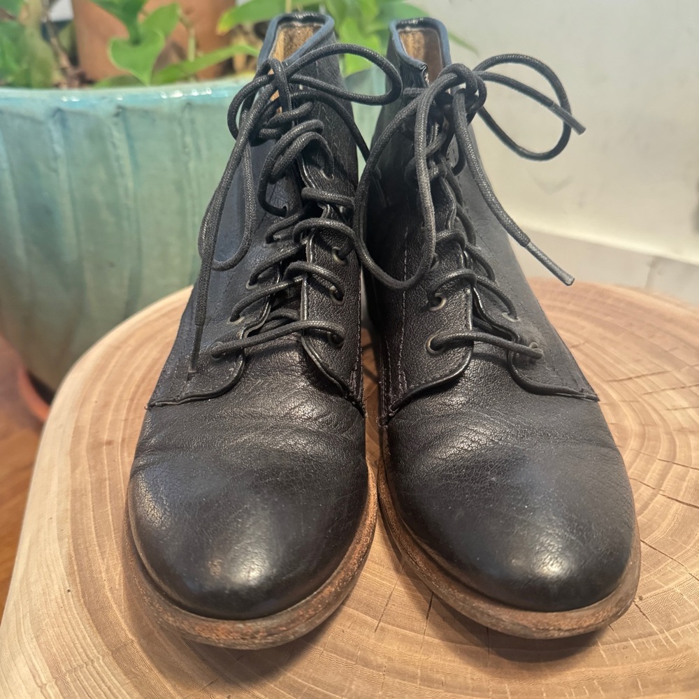 Frye Black Leather Lace-Up Ankle Boots size 6.5